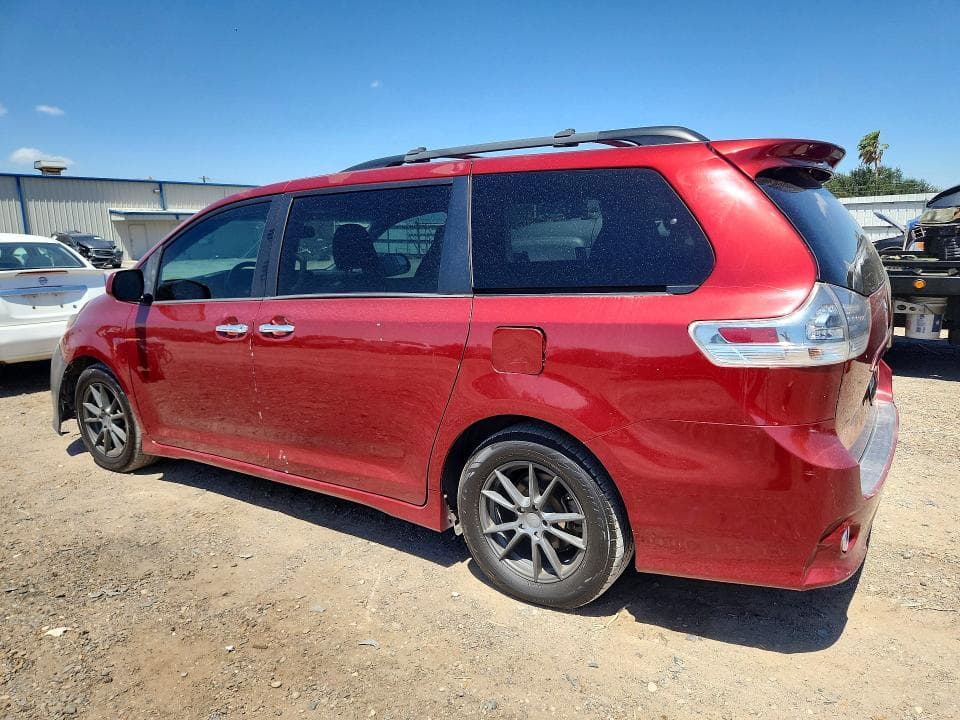 2017 TOYOTA SIENNA SE 2