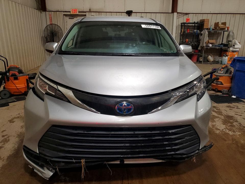 2023 TOYOTA SIENNA LE 5