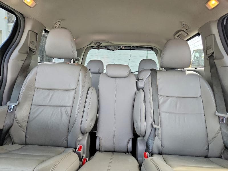 2018 TOYOTA SIENNA XLE 8-PASSENGER 10