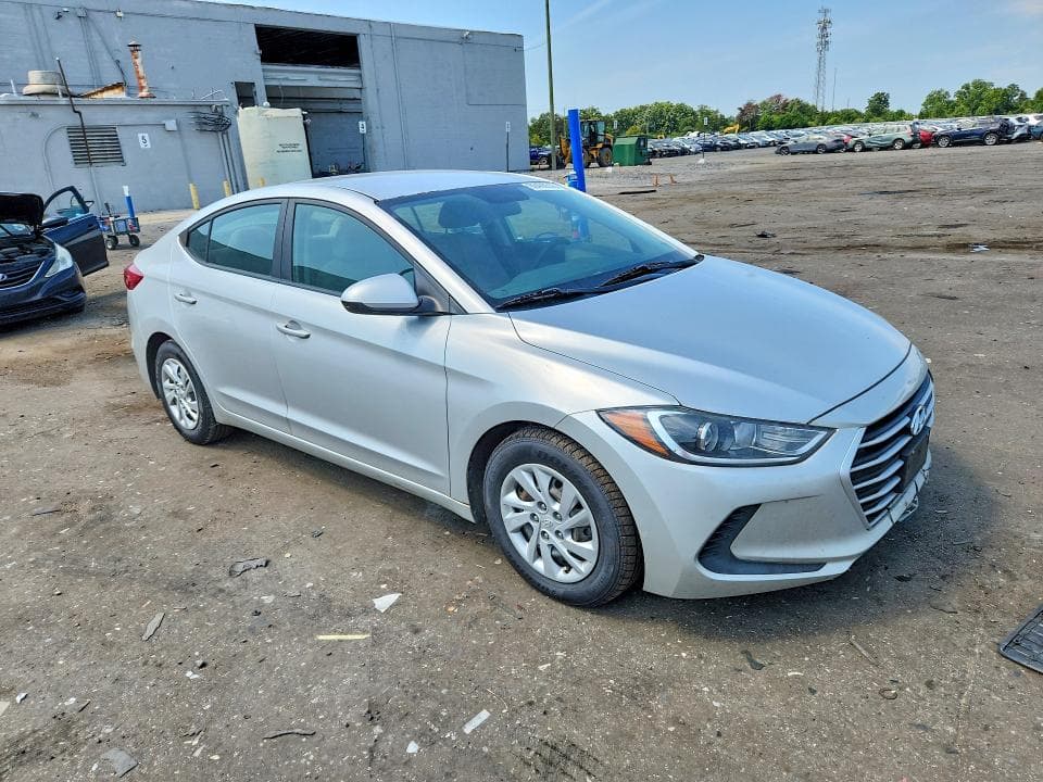 2018 HYUNDAI ELANTRA SE 4
