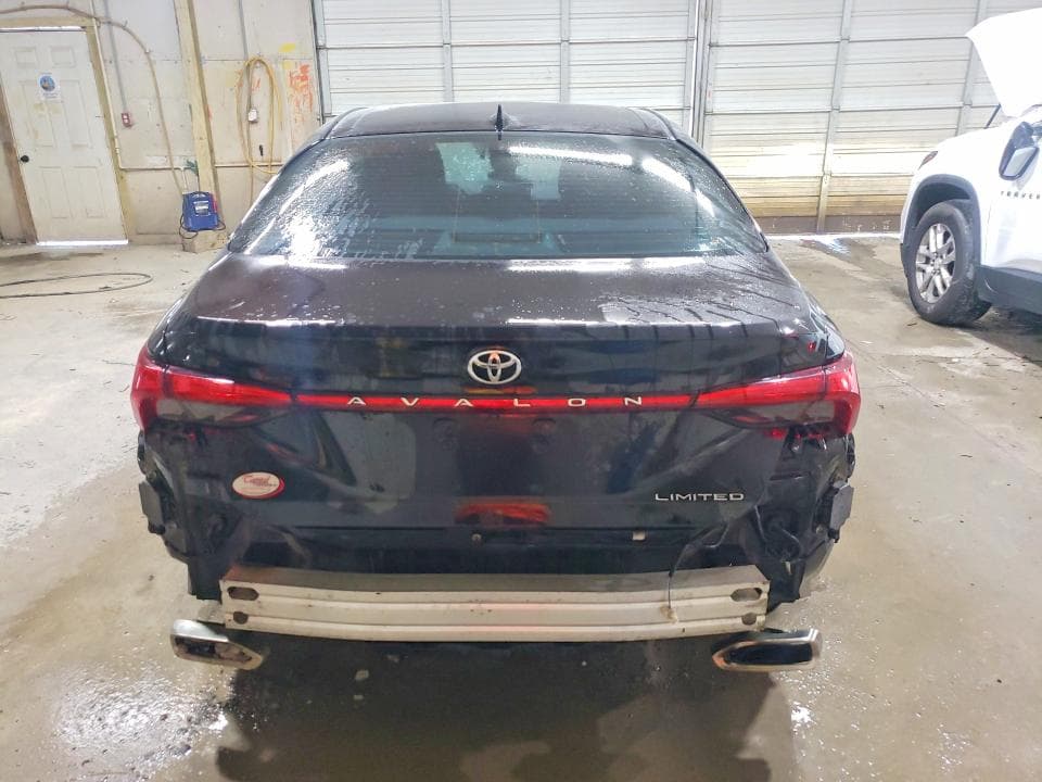 2019 TOYOTA AVALON LIMITED 6