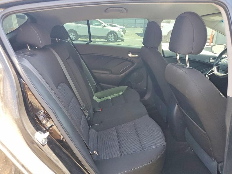 2017 KIA FORTE5 LX 10