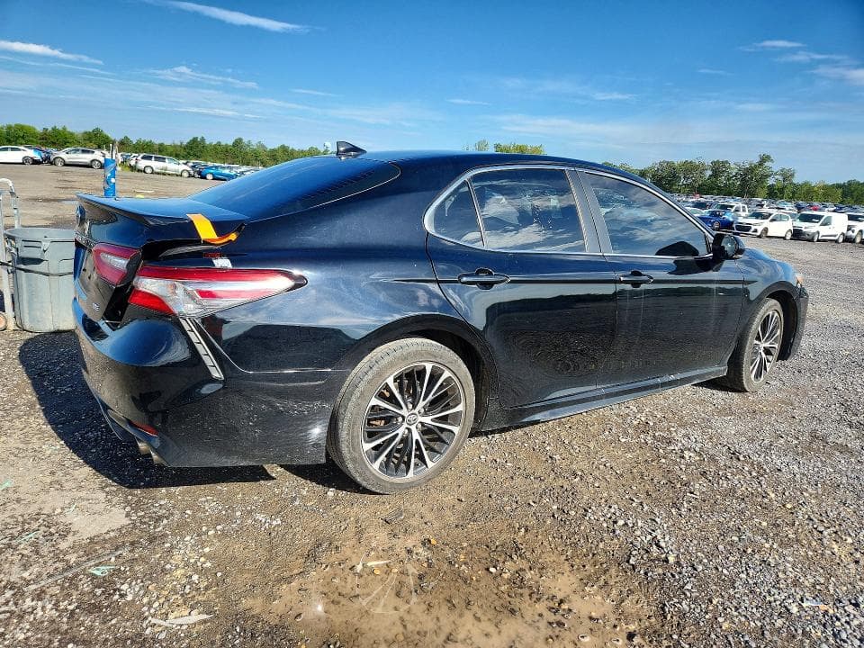 2018 TOYOTA CAMRY SE 3