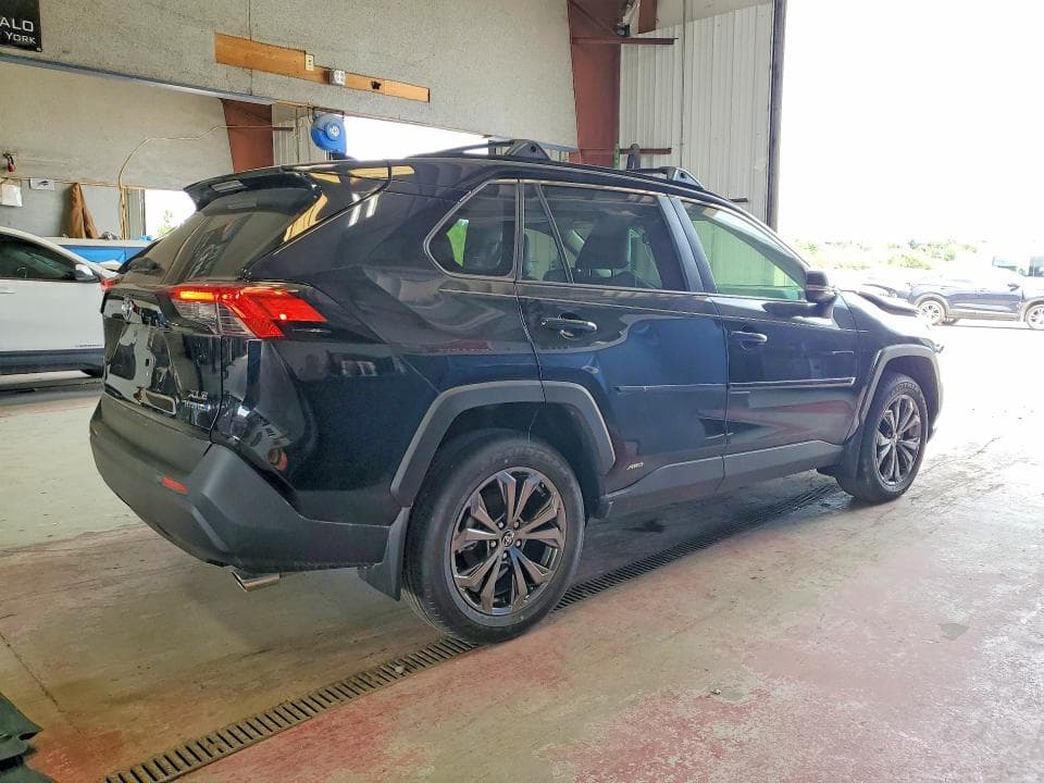 2022 TOYOTA RAV4 XLE PREMIUM 3