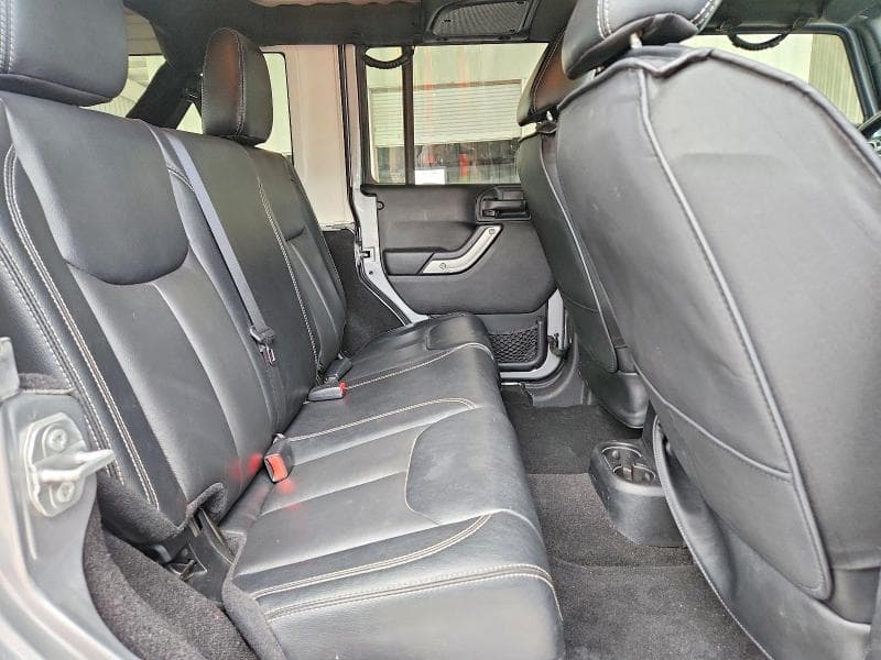2017 JEEP WRANGLER UNLIMITED SAHARA 10