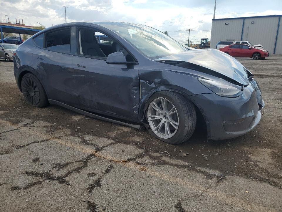 2023 TESLA MODEL Y 4