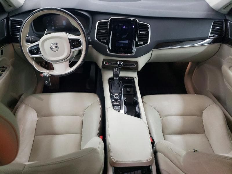 2017 VOLVO XC90 T6 8