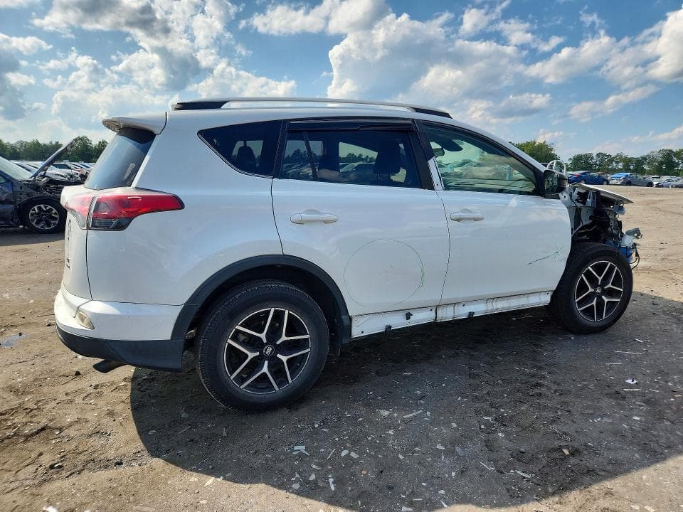2018 TOYOTA RAV4 LE 3