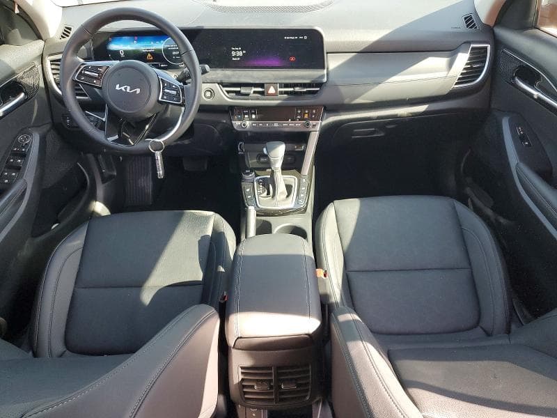 2025 KIA SELTOS EX 8