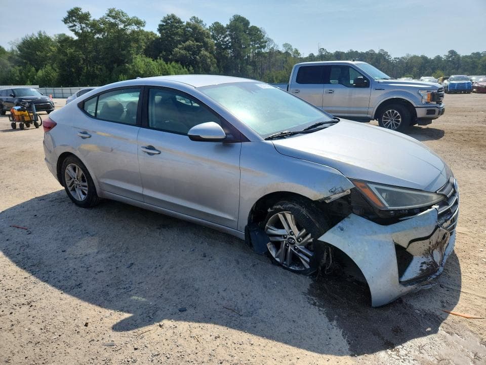 2020 HYUNDAI ELANTRA SEL 4