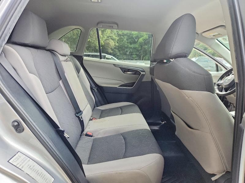 2020 TOYOTA RAV4 XLE 10