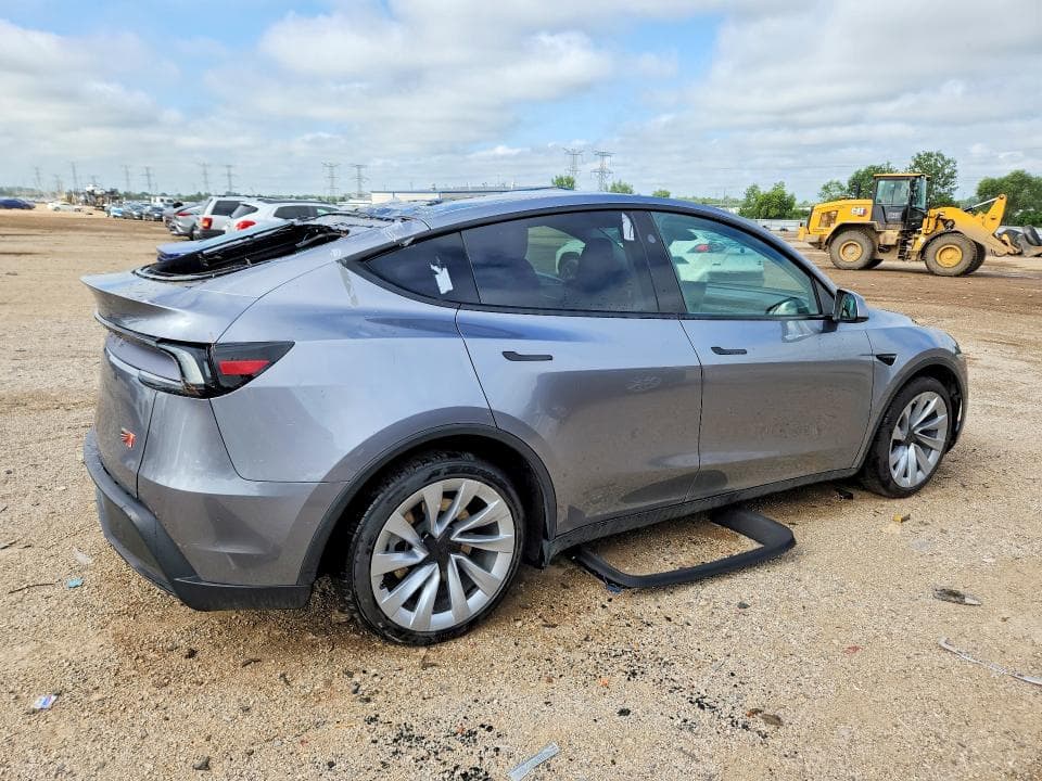 2026 TESLA MODEL Y 3