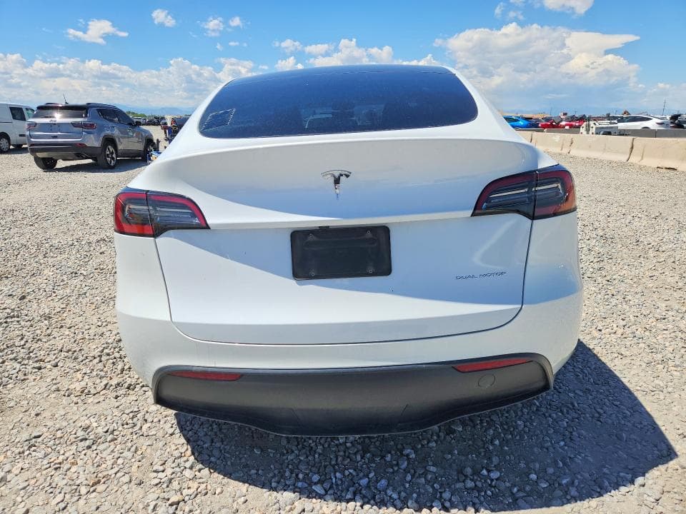 2024 TESLA MODEL Y 6