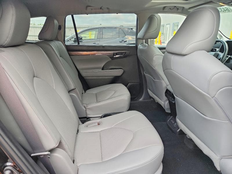 2023 TOYOTA HIGHLANDER HYBRID LIMITED 11