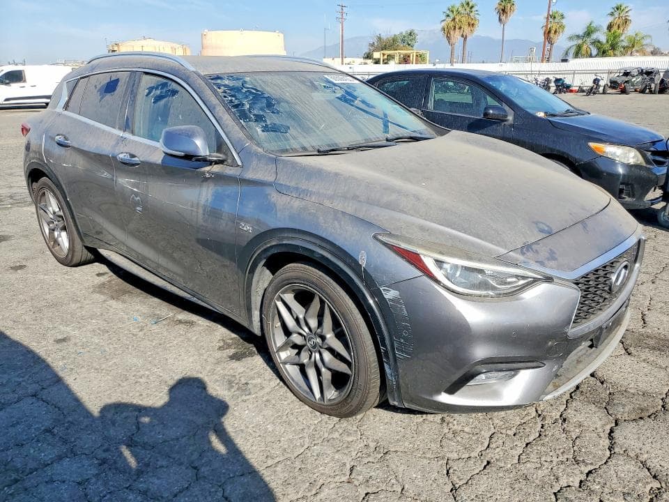 2017 INFINITI QX30 PREMIUM 4