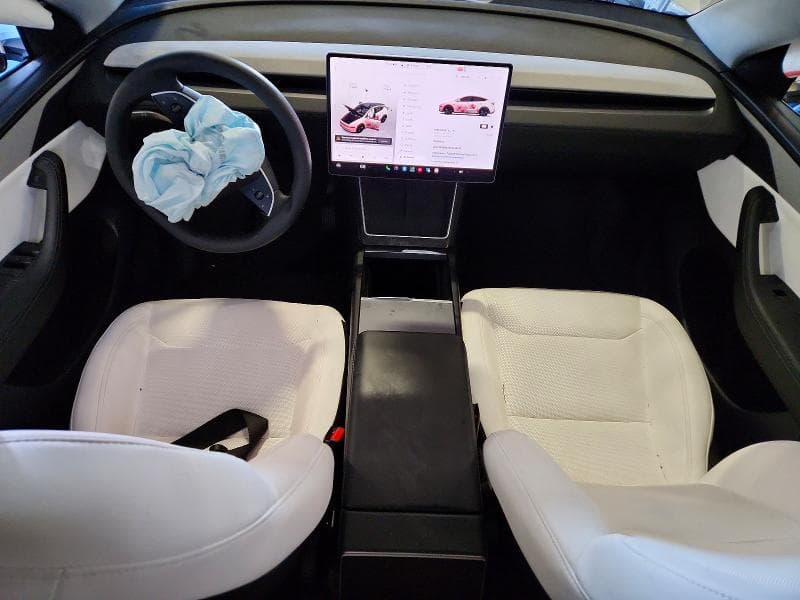 2026 TESLA MODEL Y 8