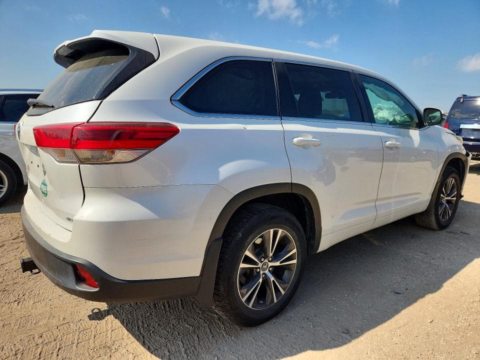 2018 TOYOTA HIGHLANDER LE 3