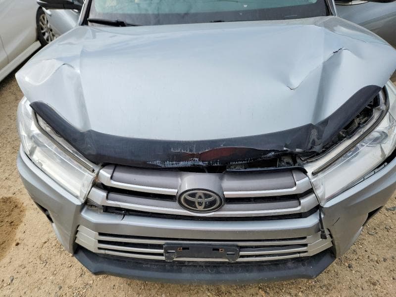 2018 TOYOTA HIGHLANDER LE 12