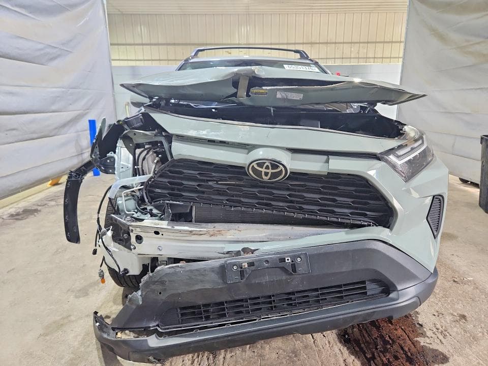 2023 TOYOTA RAV4 XLE 5