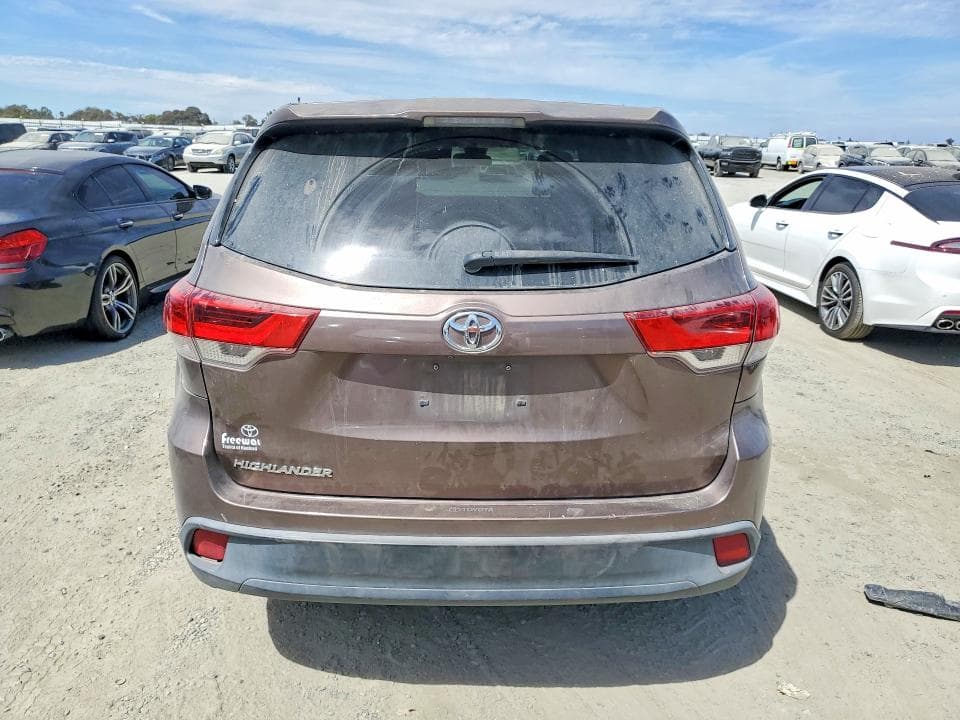 2018 TOYOTA HIGHLANDER LE 6