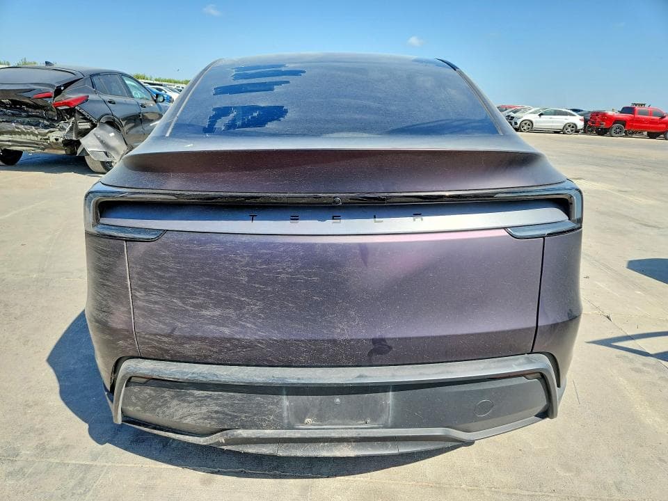 2026 TESLA MODEL Y 6