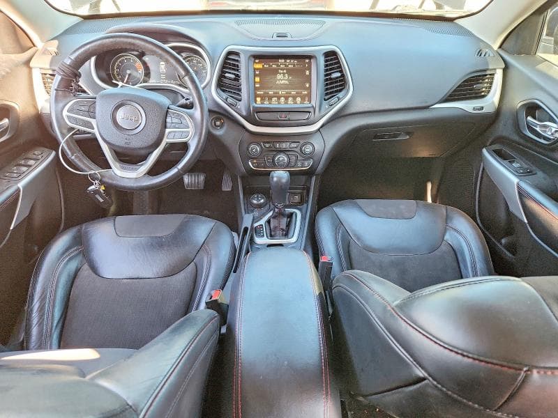 2017 JEEP CHEROKEE TRAILHAWK 8