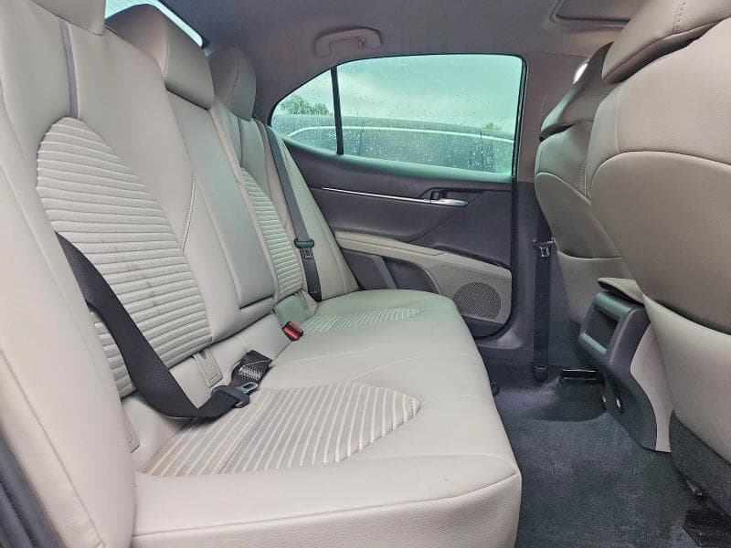 2018 TOYOTA CAMRY SE 10