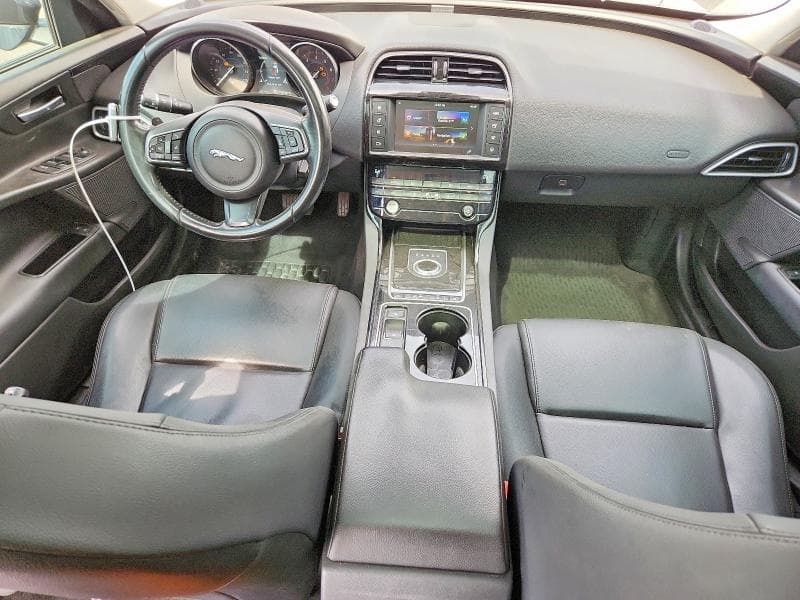 2017 JAGUAR XE 8