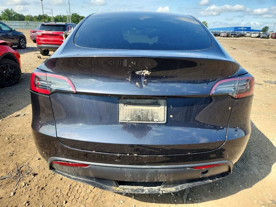 2025 TESLA MODEL Y 6