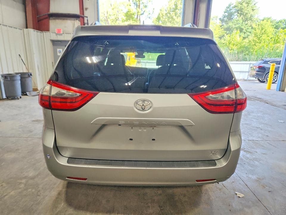 2020 TOYOTA SIENNA LE 6