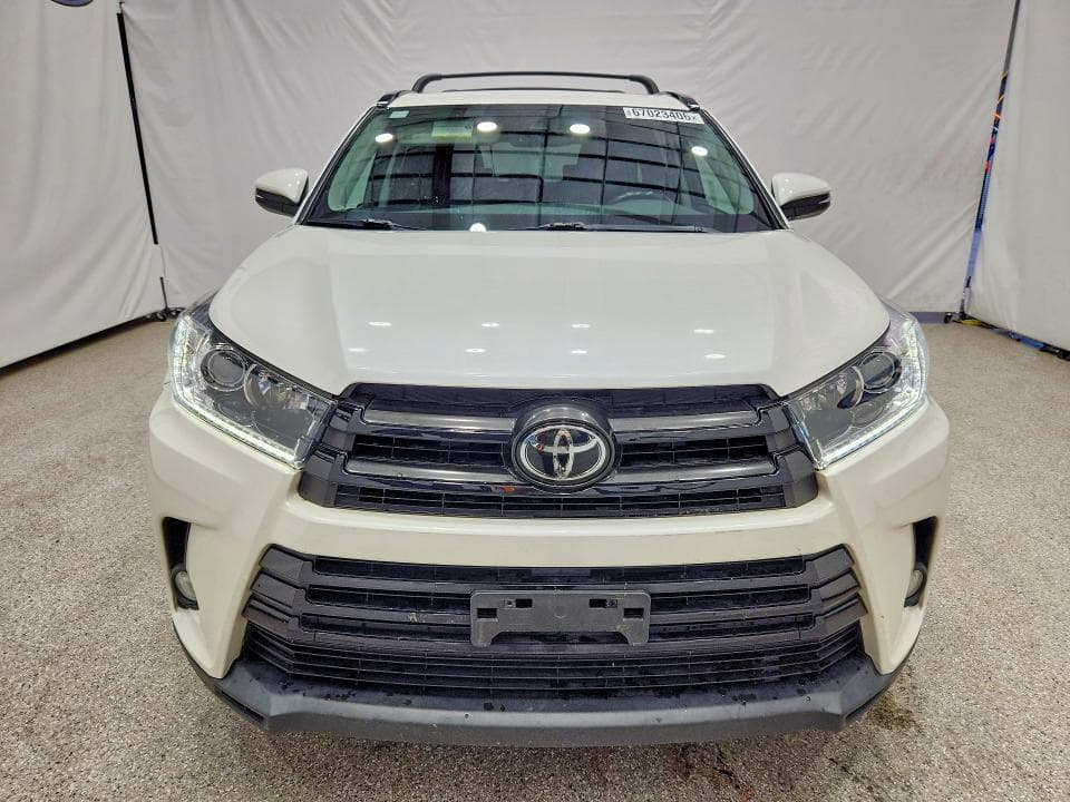 2017 TOYOTA HIGHLANDER SE 5