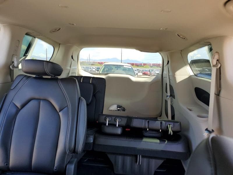 2023 CHRYSLER PACIFICA TOURING L 10