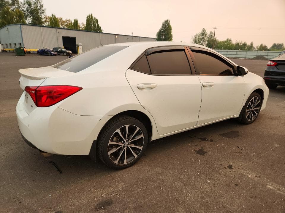 2017 TOYOTA COROLLA SE 3