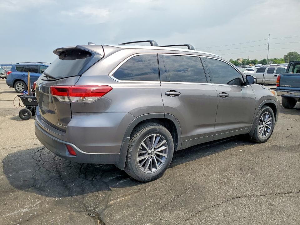 2019 TOYOTA HIGHLANDER XLE 3
