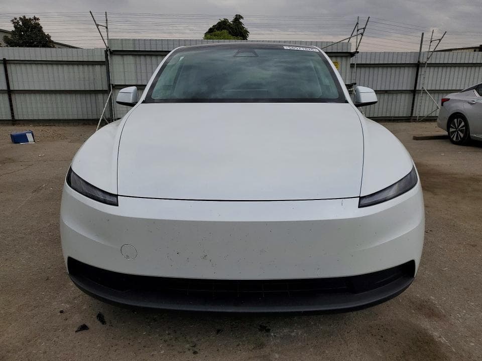 2026 TESLA MODEL Y 5