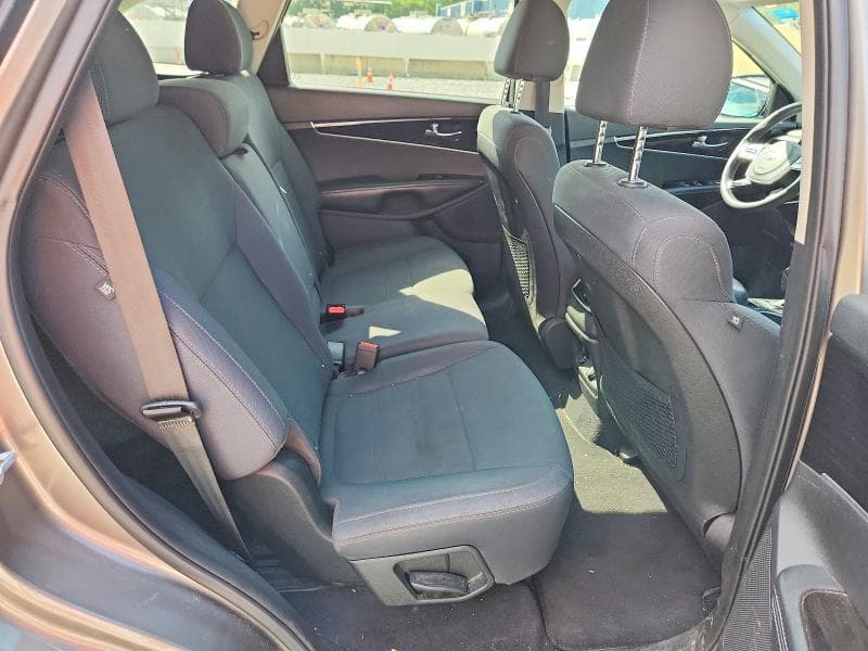 2019 KIA SORENTO LX 11