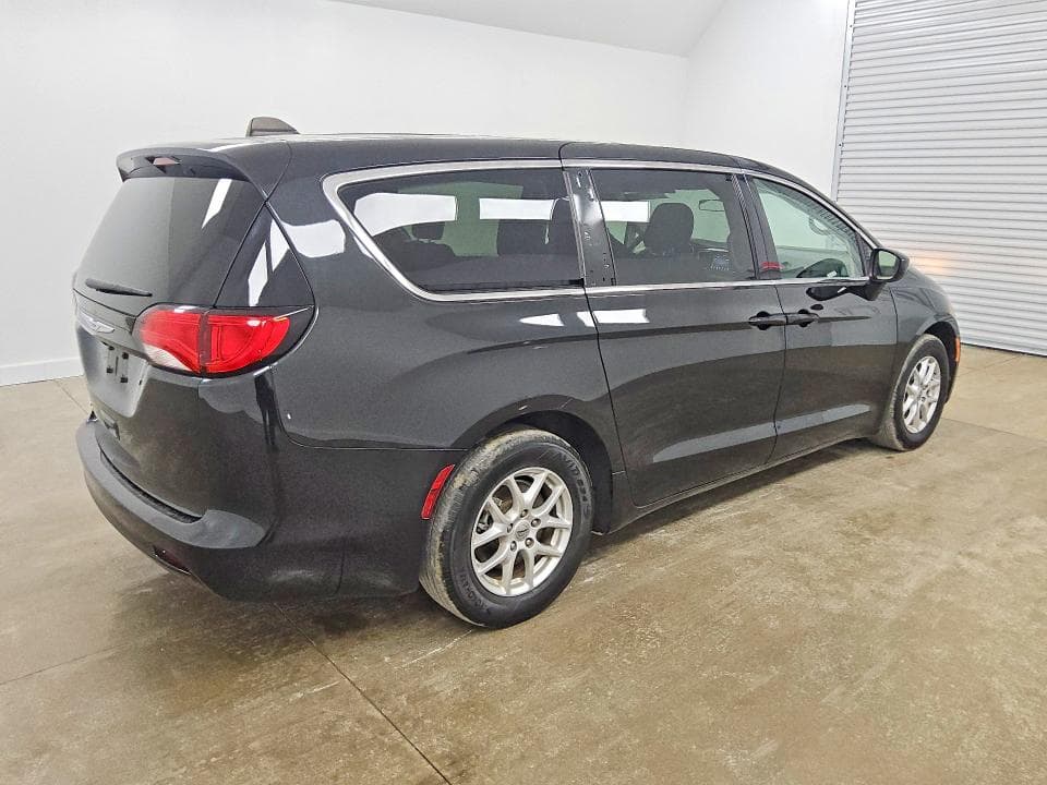 2021 CHRYSLER VOYAGER LX 3