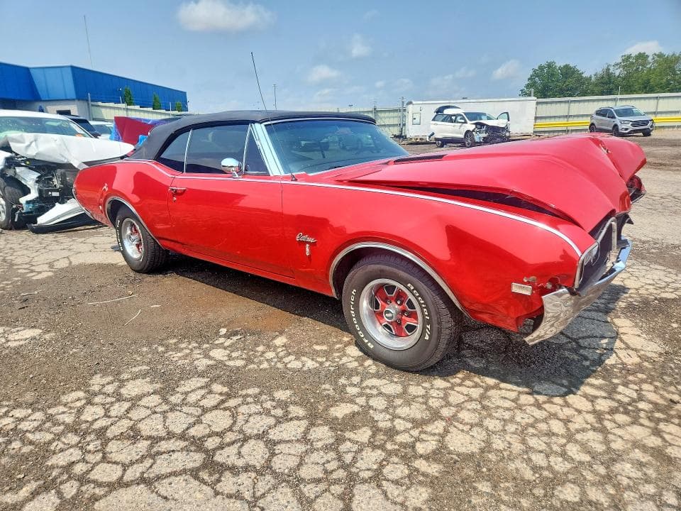 1968 OLDSMOBILE CUTLASS F-85 4