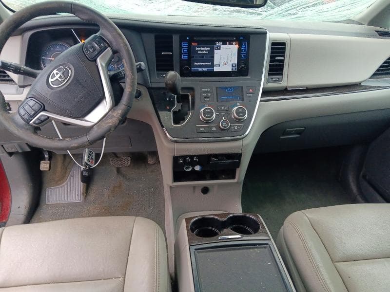 2017 TOYOTA SIENNA XLE 7-PASSENGER 8