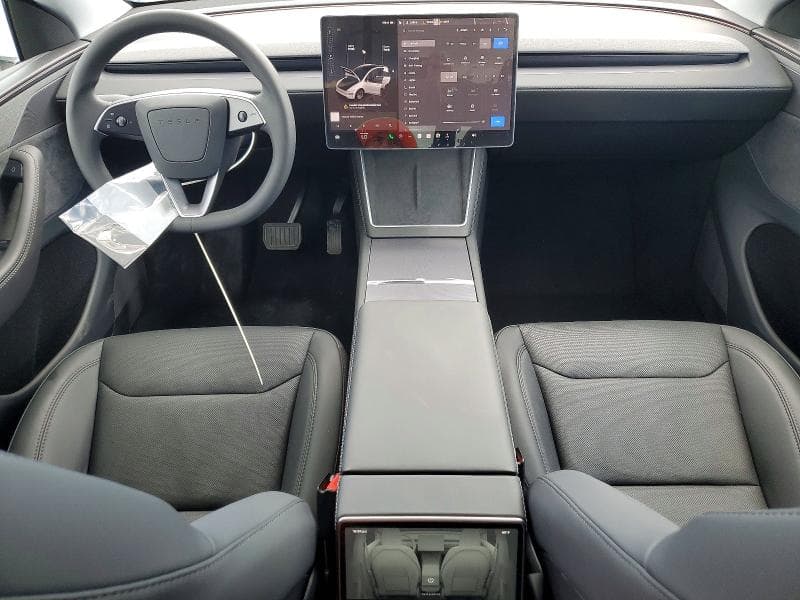 2026 TESLA MODEL Y 8