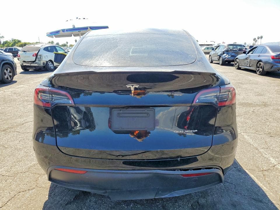 2024 TESLA MODEL Y 6