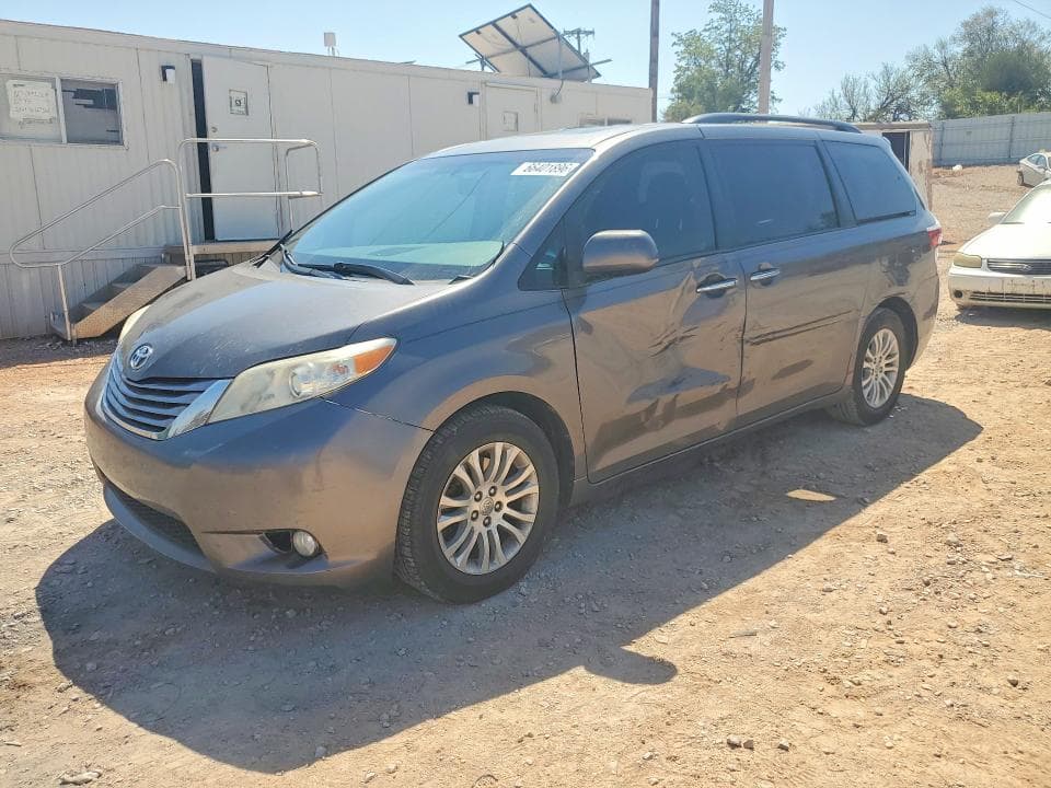 2017 TOYOTA SIENNA XLE 8-PASSENGER - 1