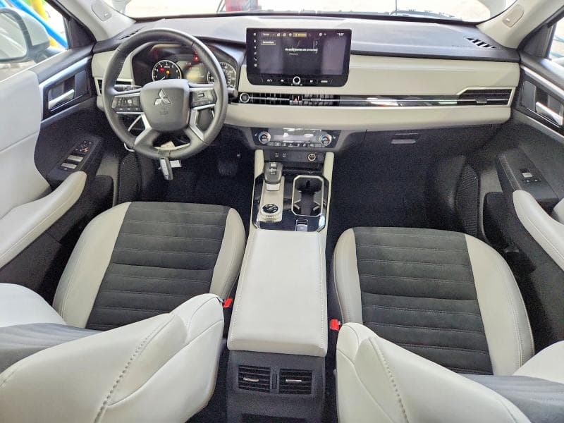 2025 MITSUBISHI OUTLANDER SE 8