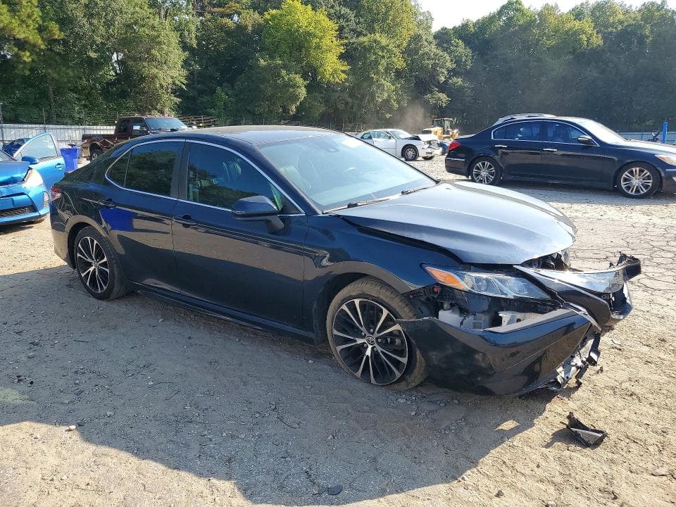 2020 TOYOTA CAMRY SE 4