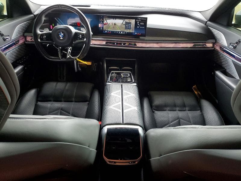 2024 BMW 760 XI 8