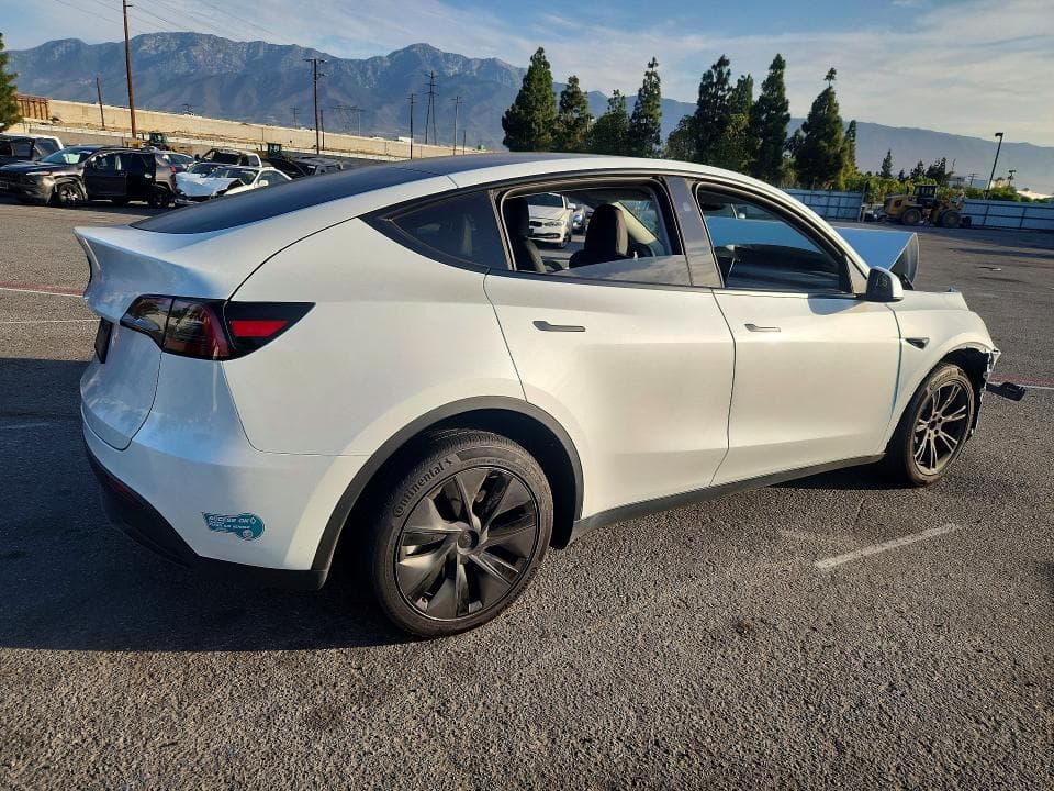 2025 TESLA MODEL Y 3