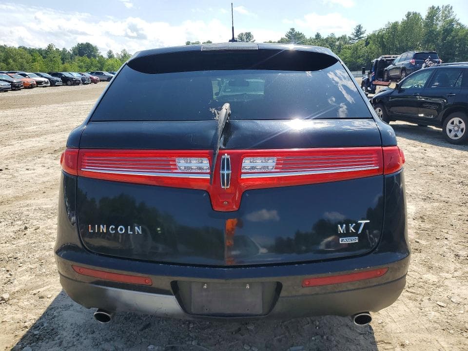 2017 LINCOLN MKT 6