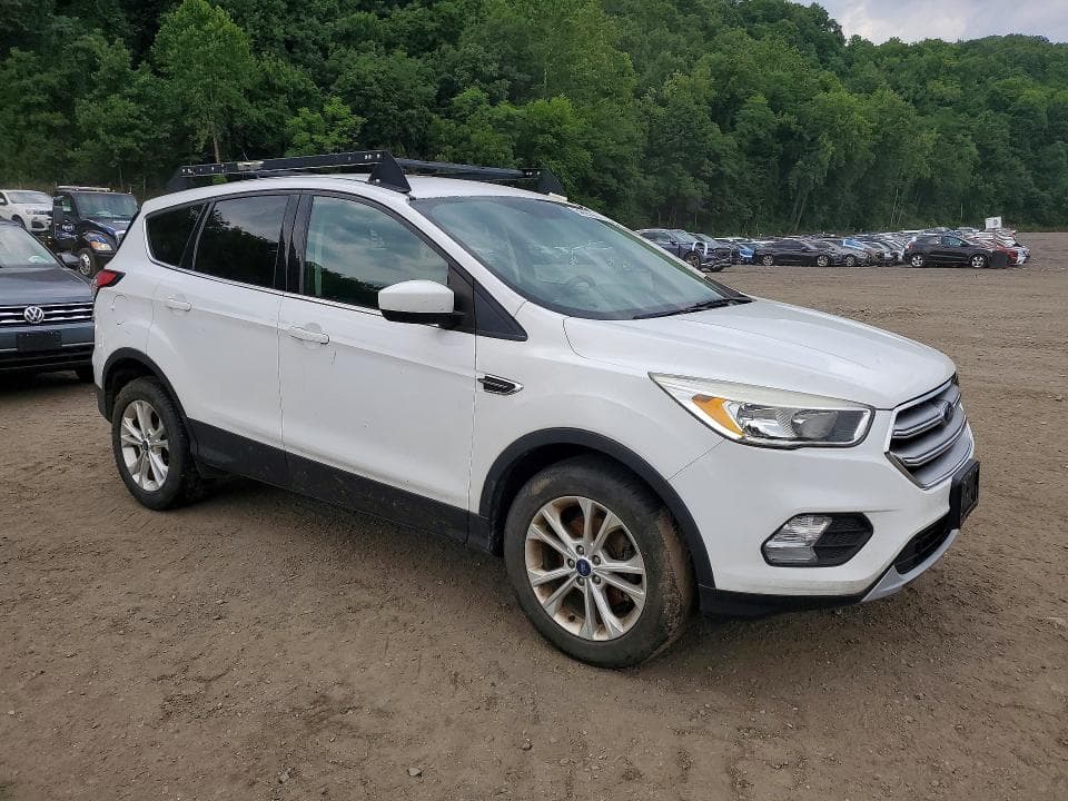 2017 FORD ESCAPE SE 4