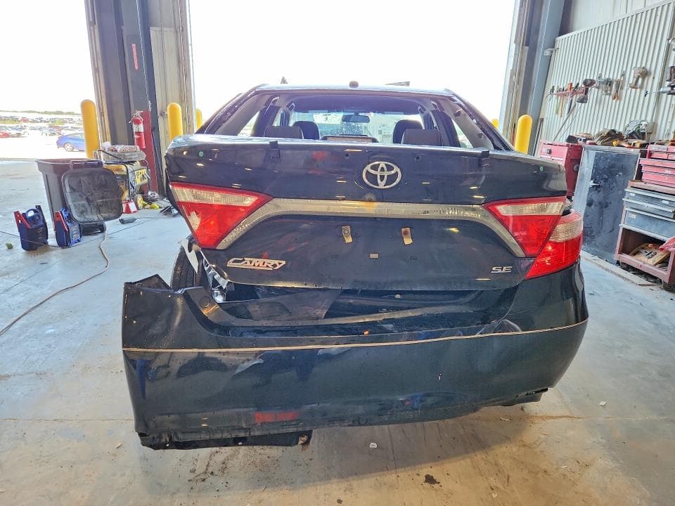 2017 TOYOTA CAMRY SE 6