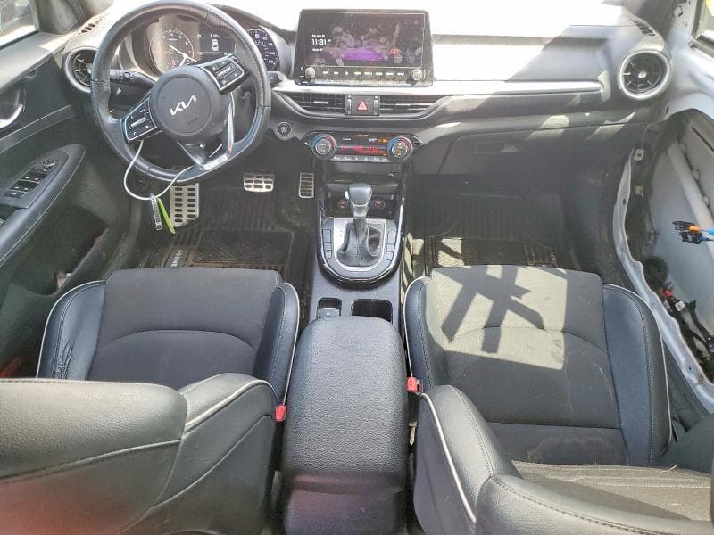 2023 KIA FORTE GT LINE 8